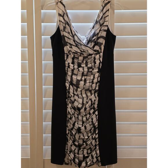 Joseph Ribkoff Black White Geo Print Sheath Dress Womens 8 Ruched Knee Length - Picture 2 of 7
